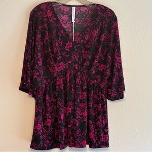 NWT Scarlett Women's Black and Pink Flutter Sleeve Blouse Relaxed Fit SZ S